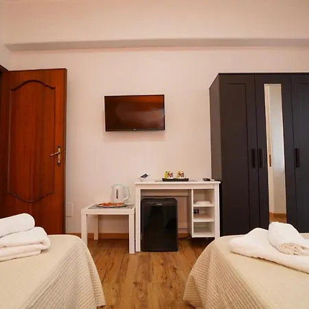 Golden Guest house *